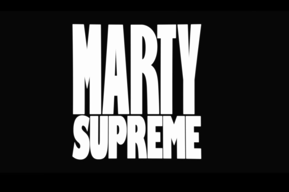 La scritta Marty Supreme in bianco con sfondo nero