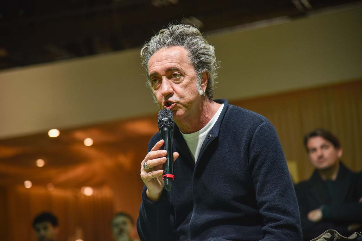Paolo Sorrentino con il microfono in mano