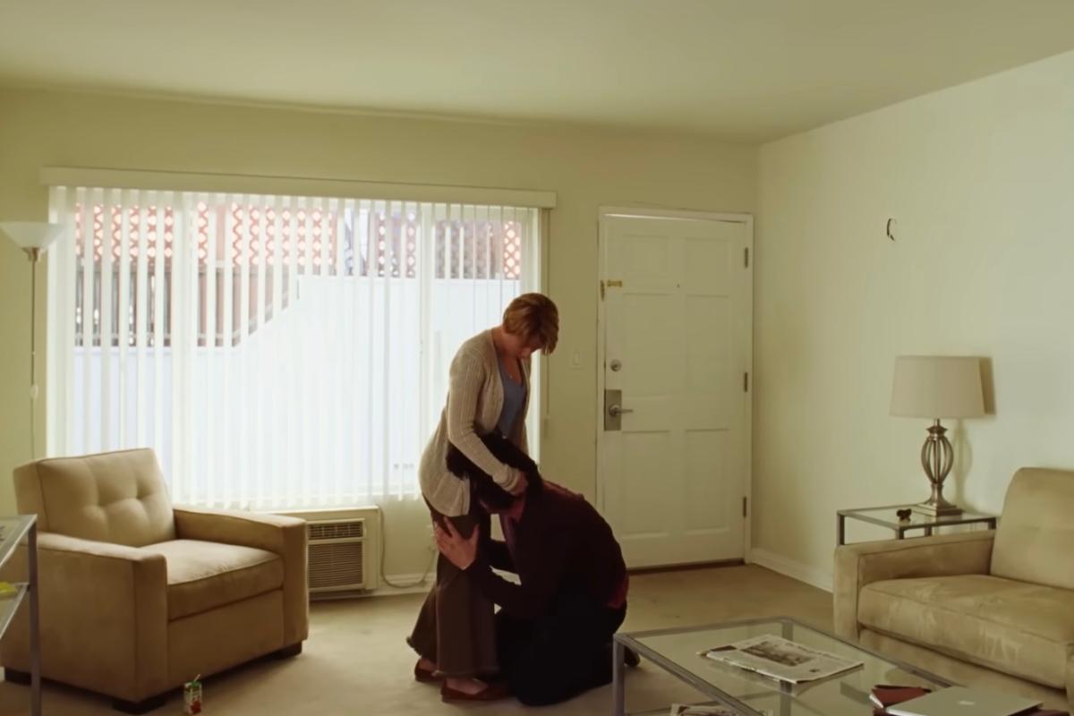 Scarlett Johansson e Adam Driver in una scena del film Storia di un matrimonio