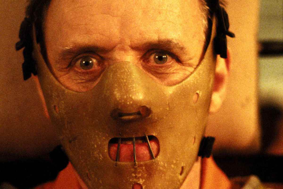 Anthony Hopkins con la maschera di Hannibal Lecter