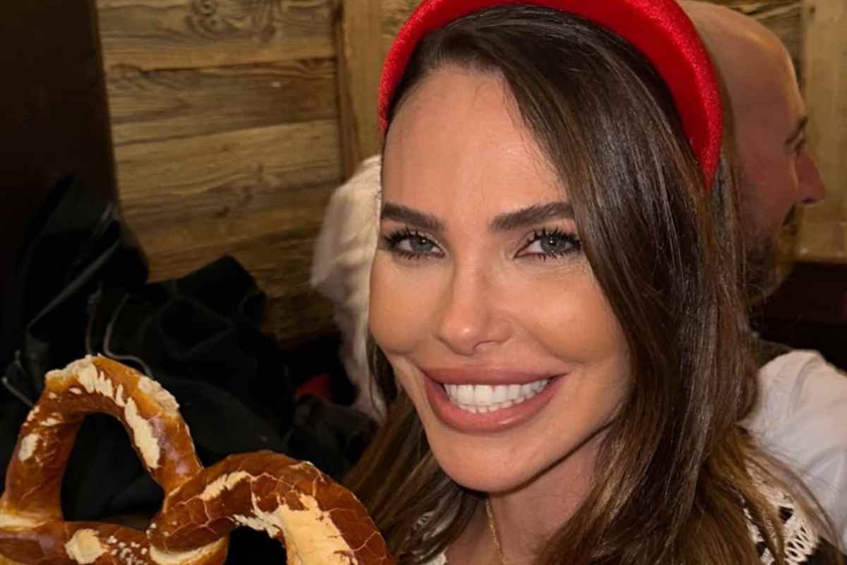 ilary blasi sorridente