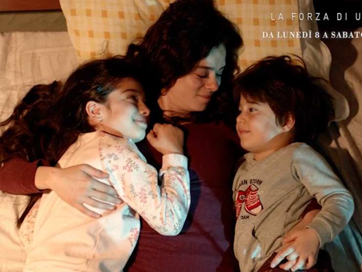 bahar de la forza di una donna insieme a nisan e doruk